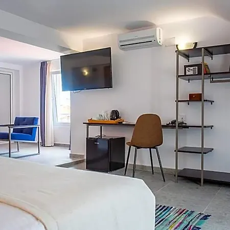 Mistral Hotel 3*
