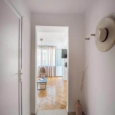 Mistral Готель