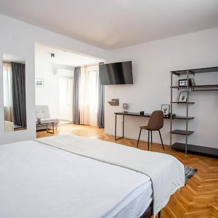 Mistral Hotel 3*